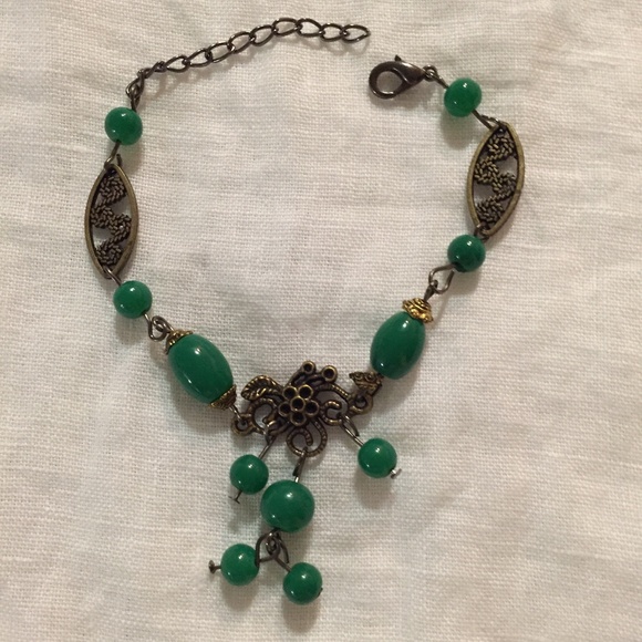 Jewelry - Vintage-look bracelet with green beads